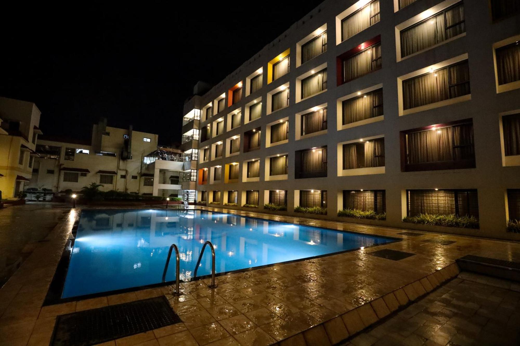 Hotel Atithi, Aurangabad Εξωτερικό φωτογραφία